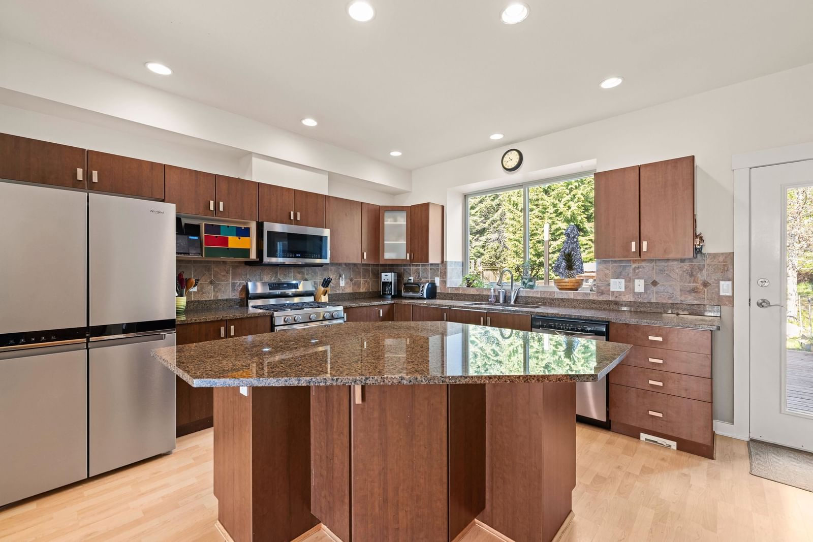 Listing Image 11
