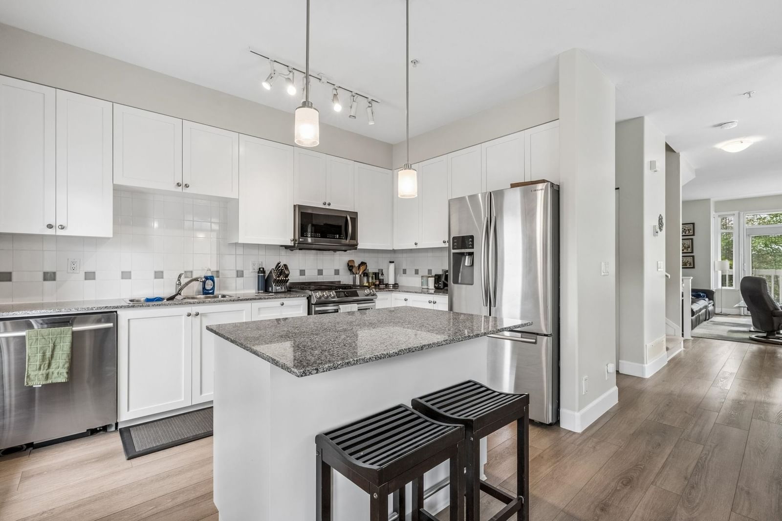 Listing Image 9
