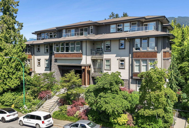 188 29 Street W #208, North Vancouver, British Columbia