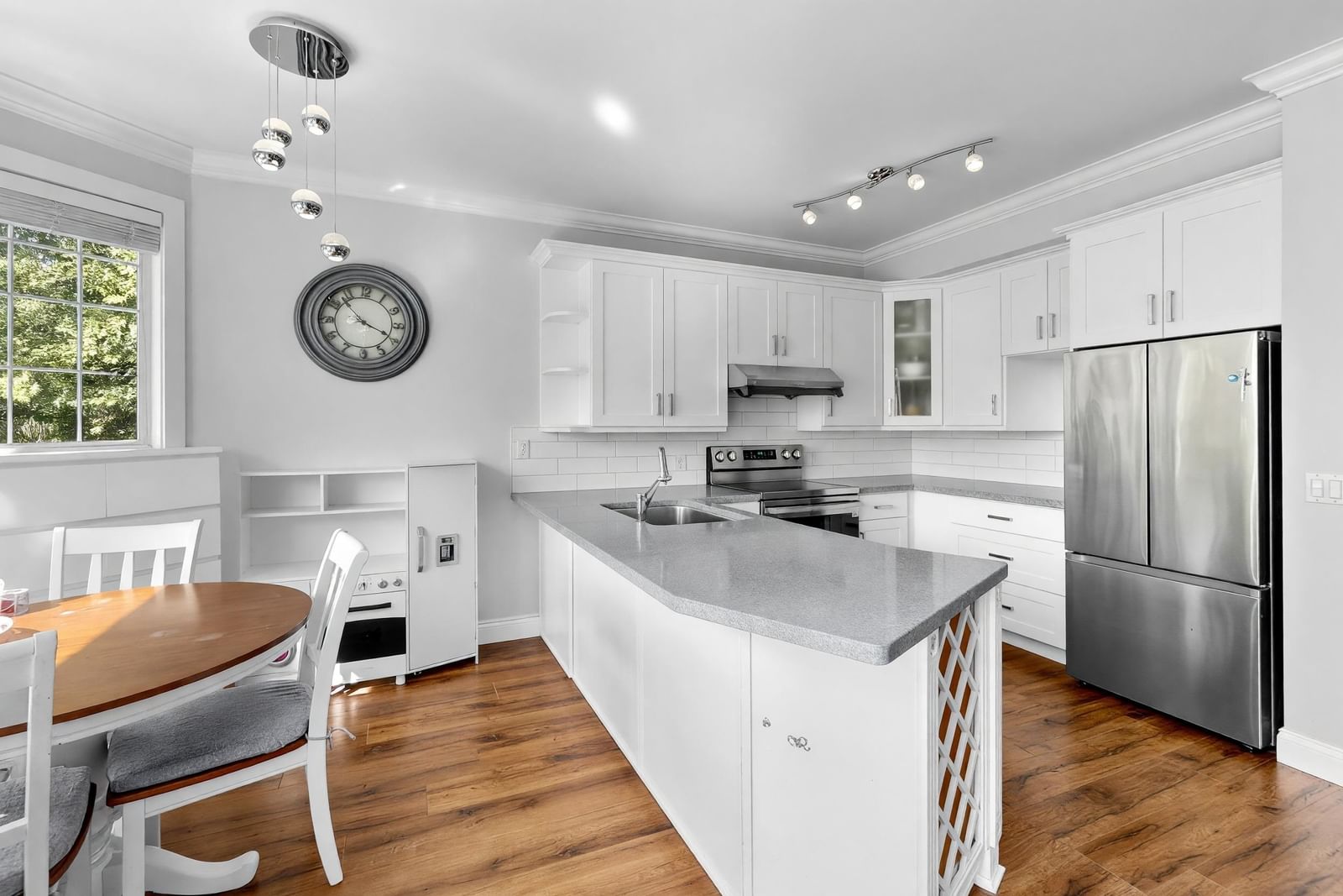Listing Image 10