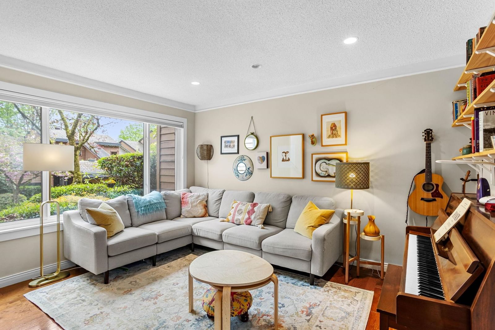 Listing Image 11