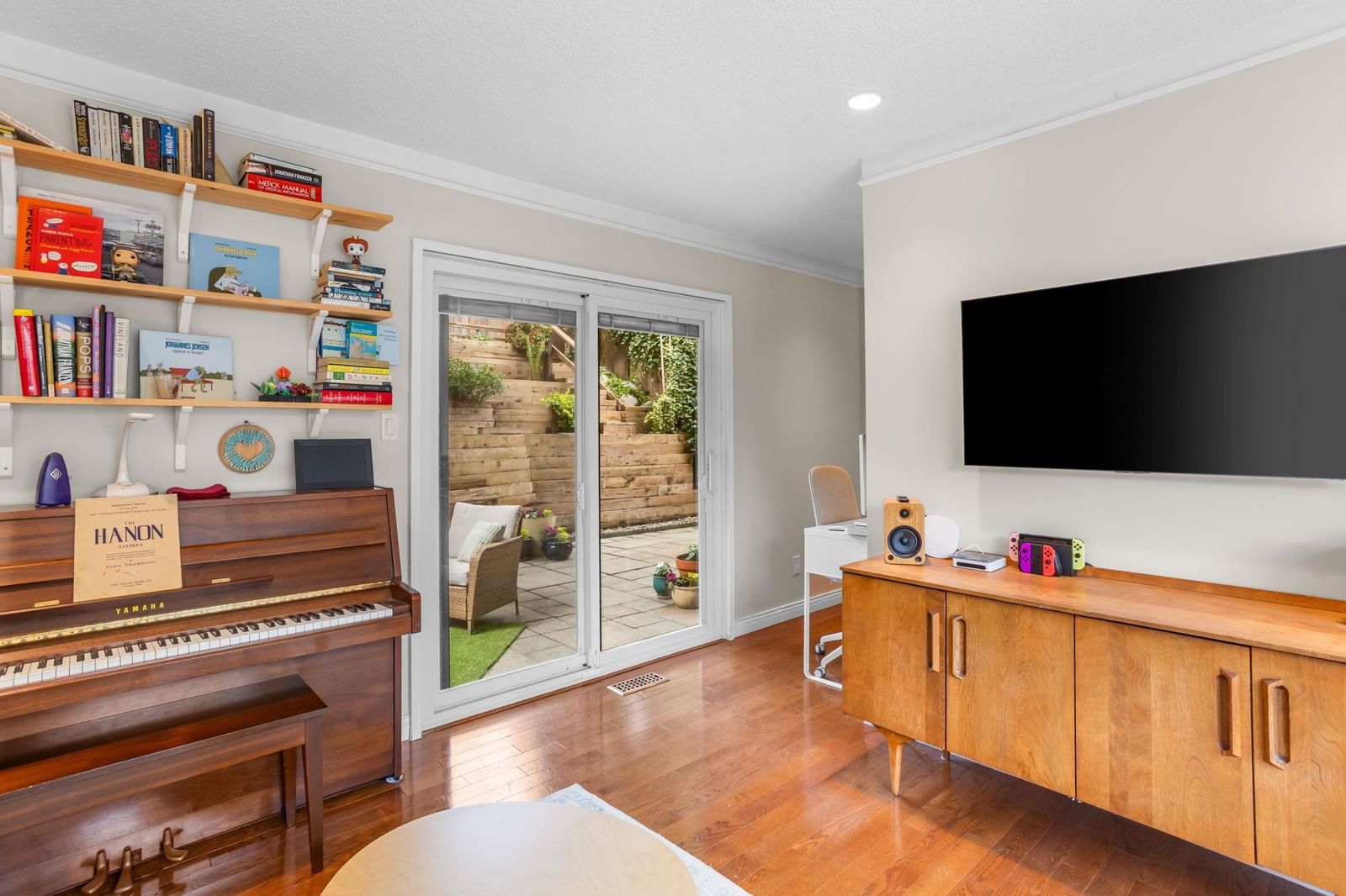 Listing Image 12