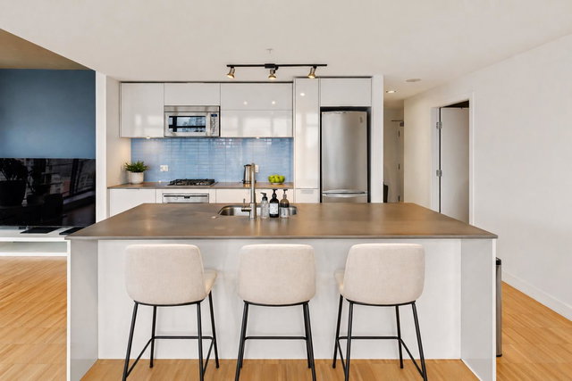 2105 - 108 Cordova Street W