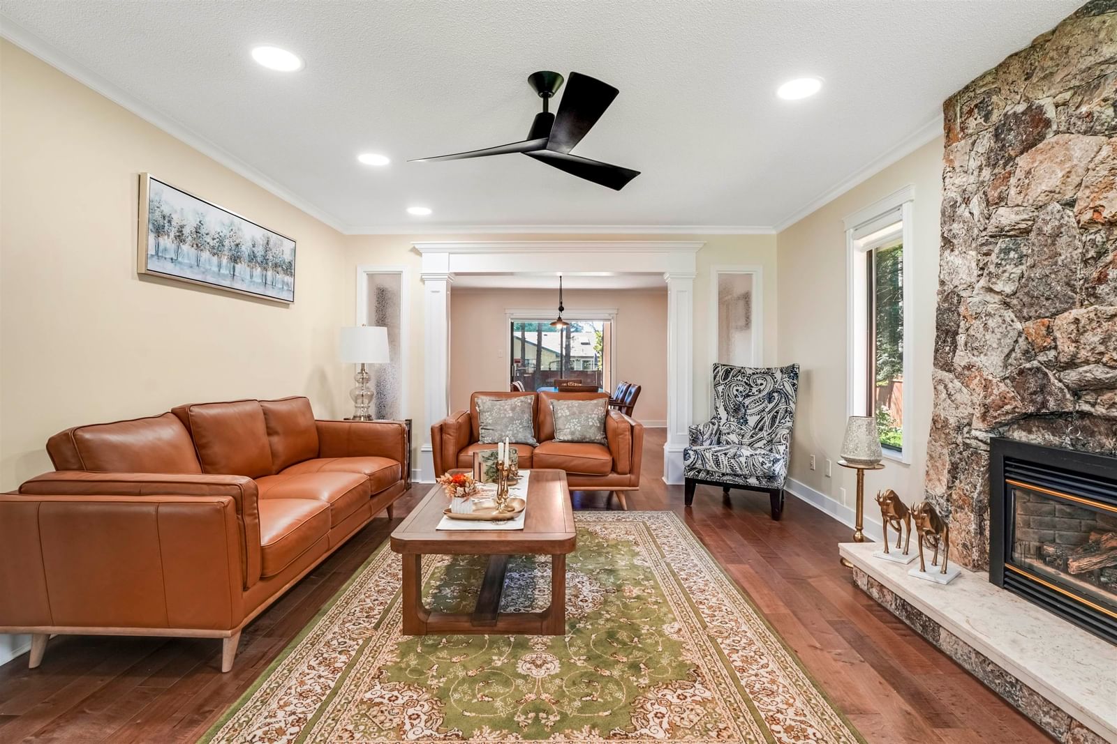 Listing Image 5