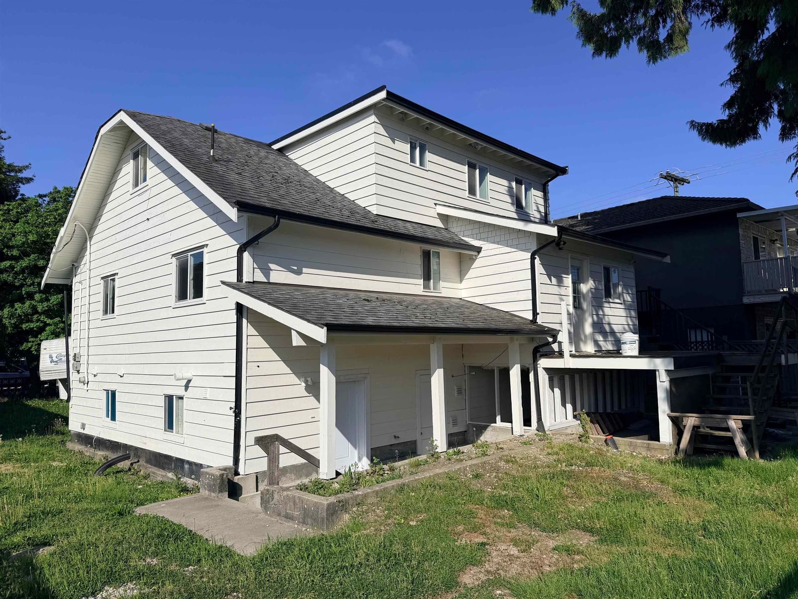 Listing Image 4
