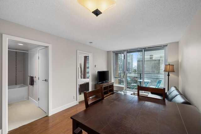 620 - 1088 Richards Street