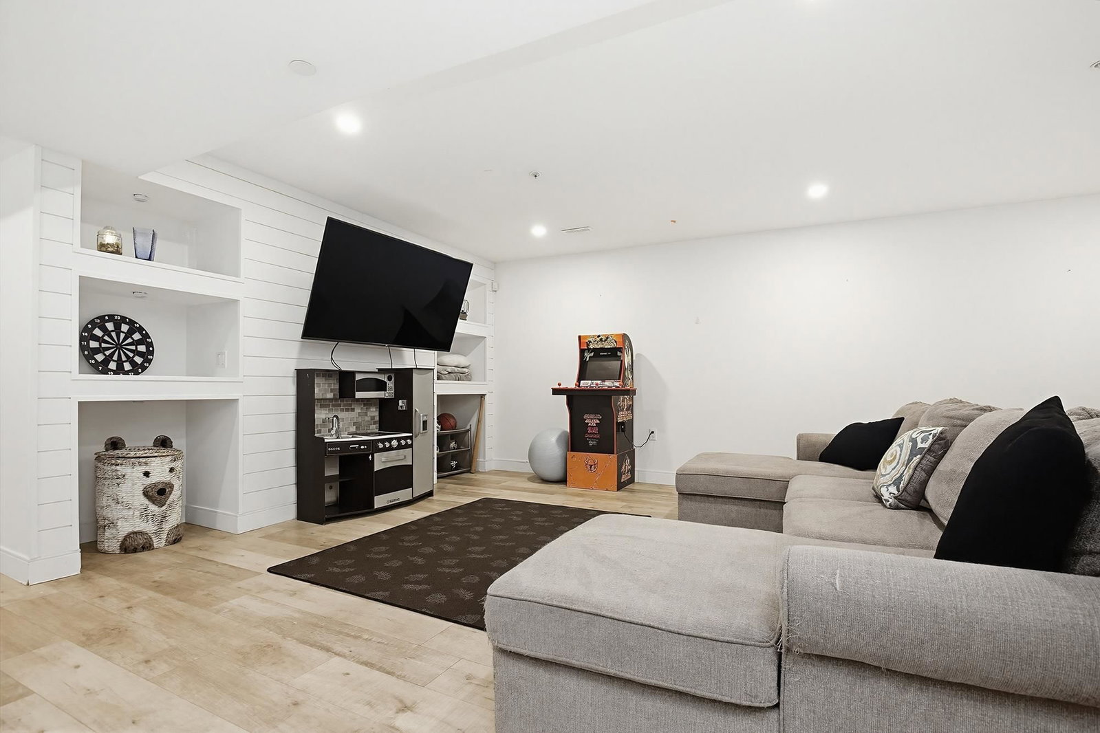 Listing Image 16