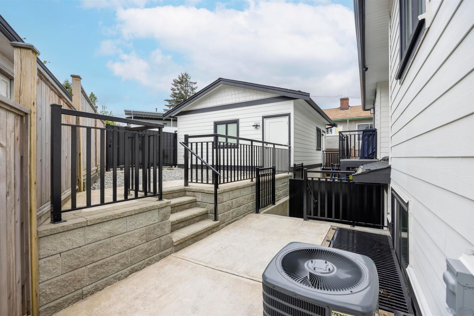 Listing Image 23