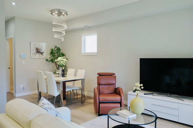 32 - 7180 Lechow Street