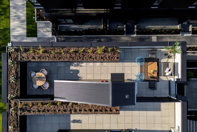 231 - 2830 Nanaimo Street