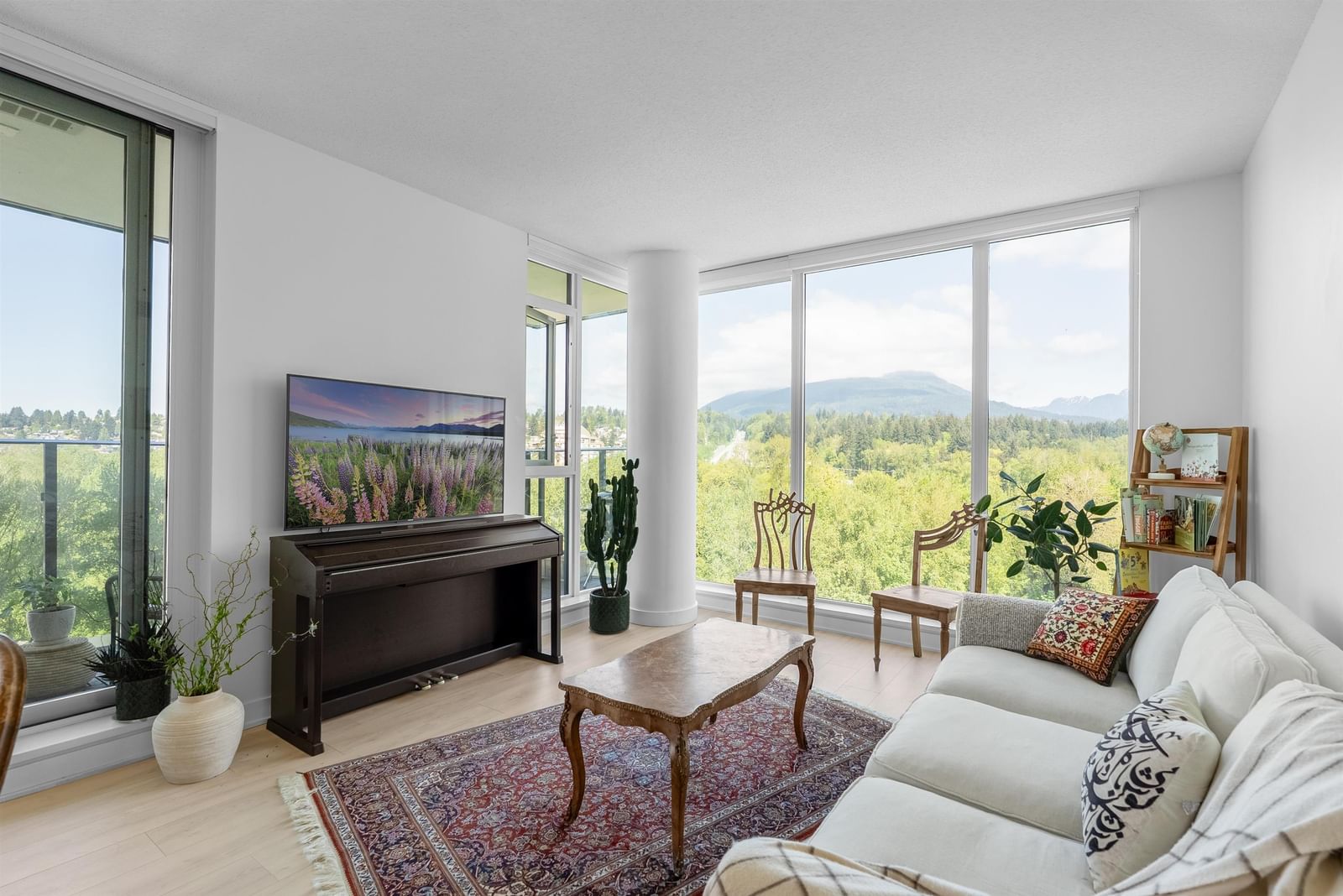 Listing Image 4