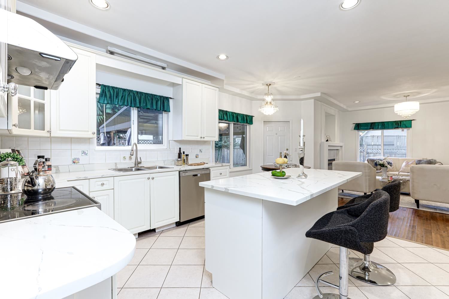 Listing Image 9