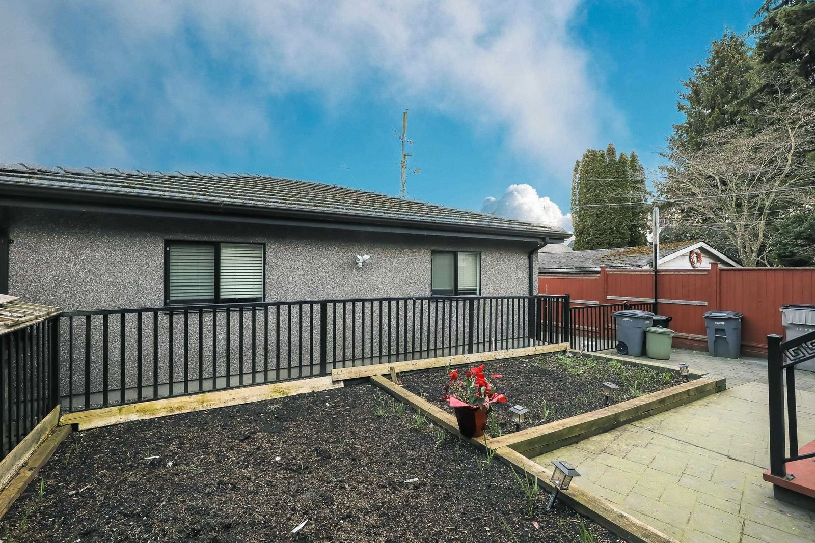 Listing Image 8
