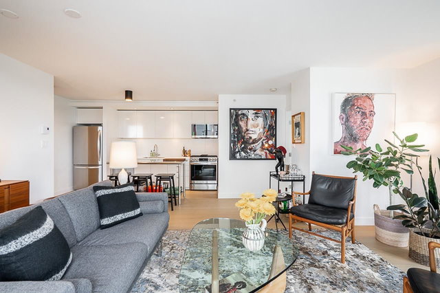 905 - 328 11th Avenue E