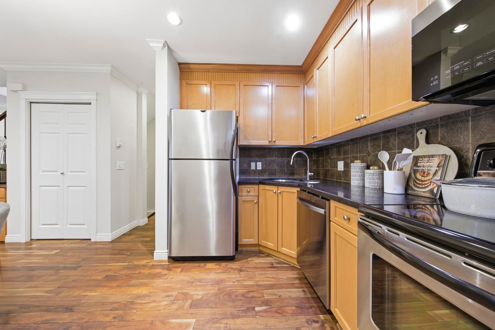 Listing Image 11