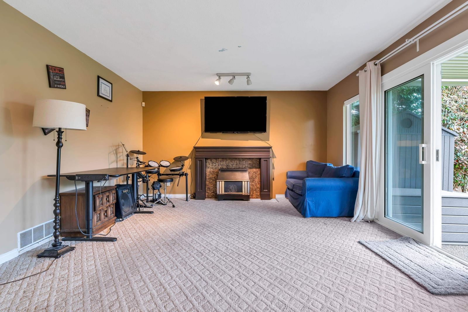 Listing Image 16