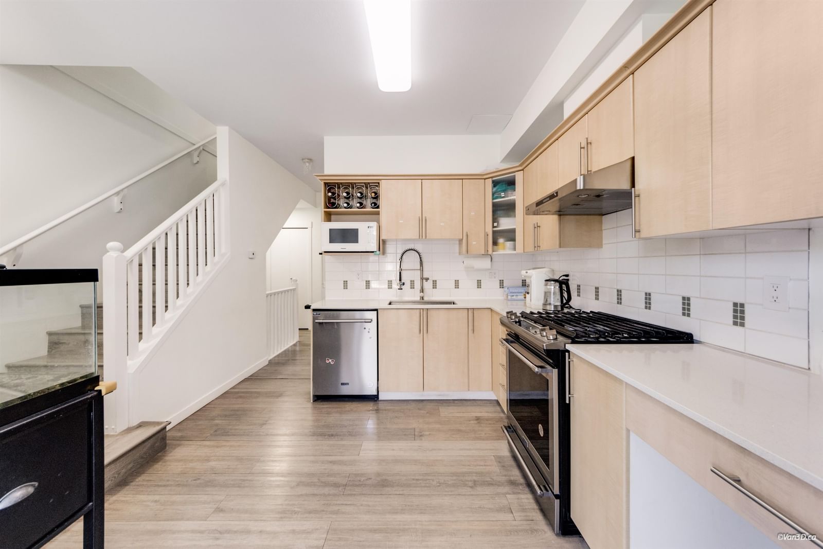 Listing Image 12