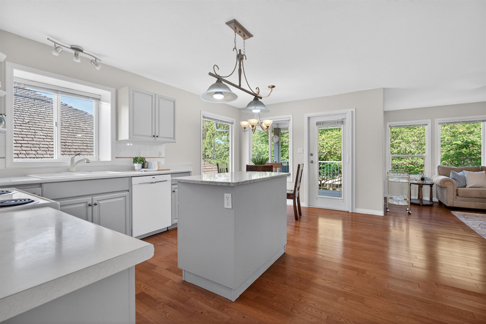 Listing Image 15