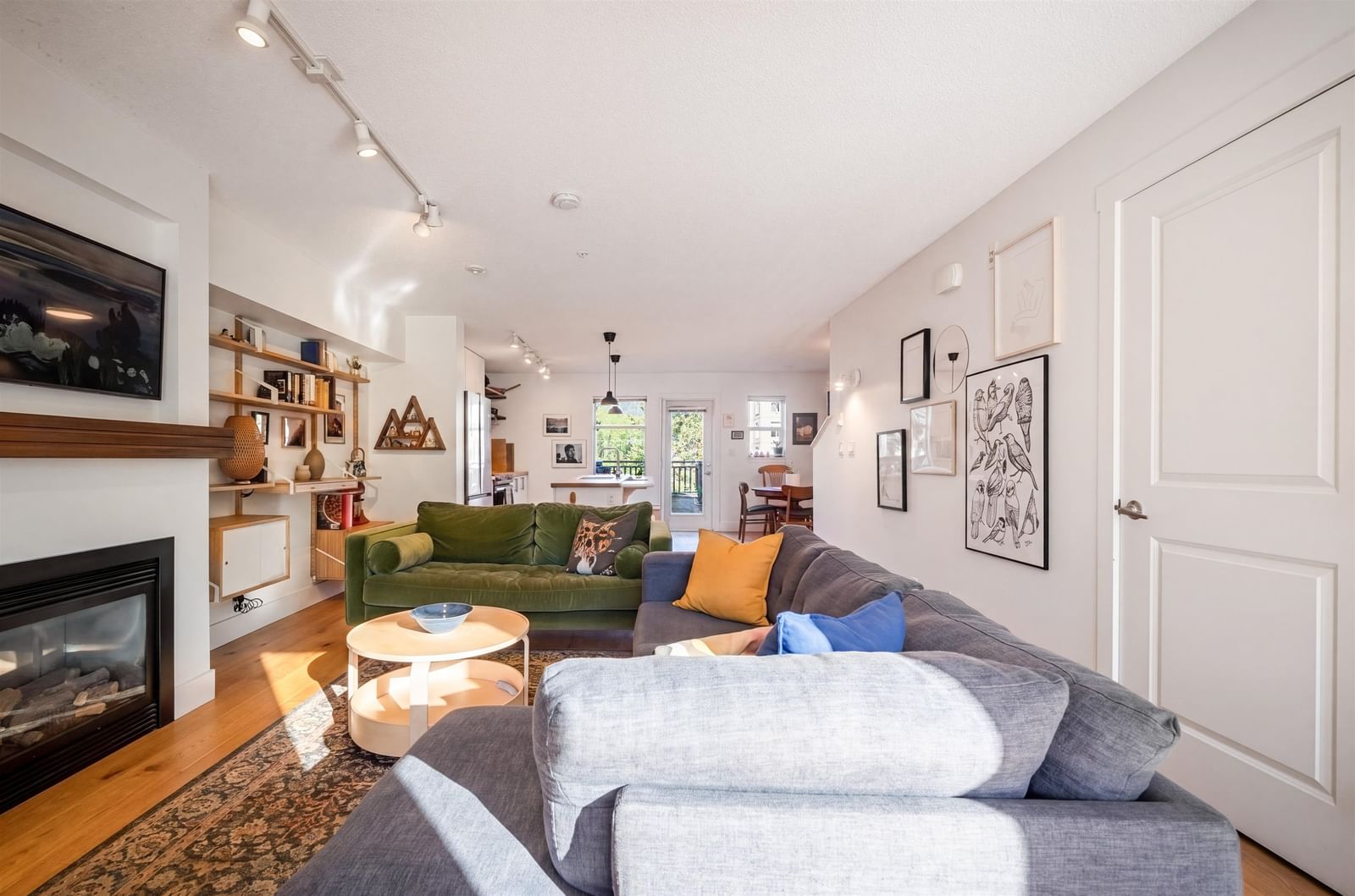 Listing Image 11