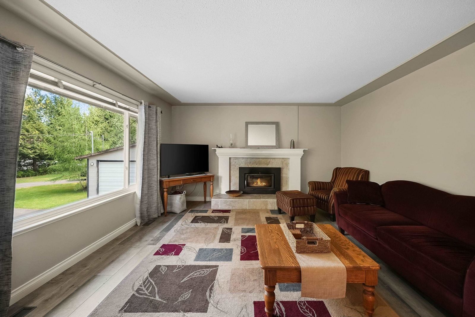 Listing Image 4