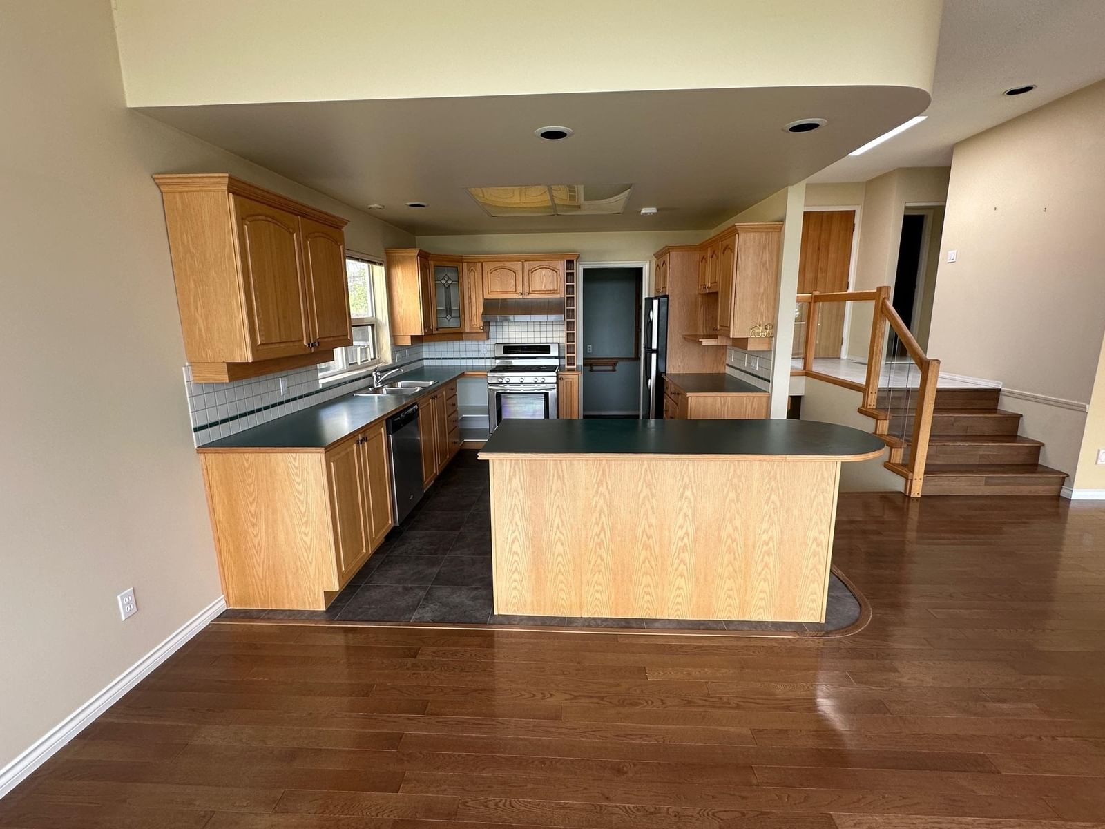 Listing Image 12