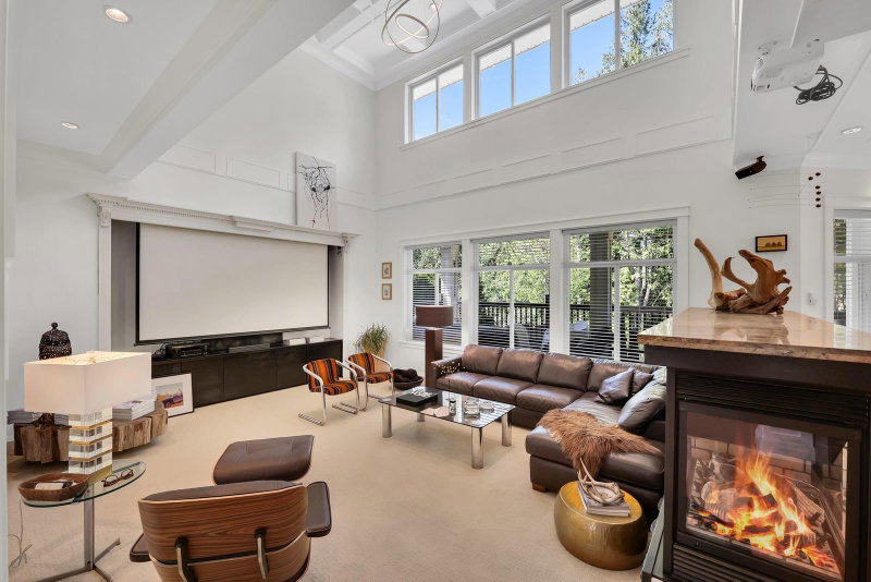 1012 Jay Crescent