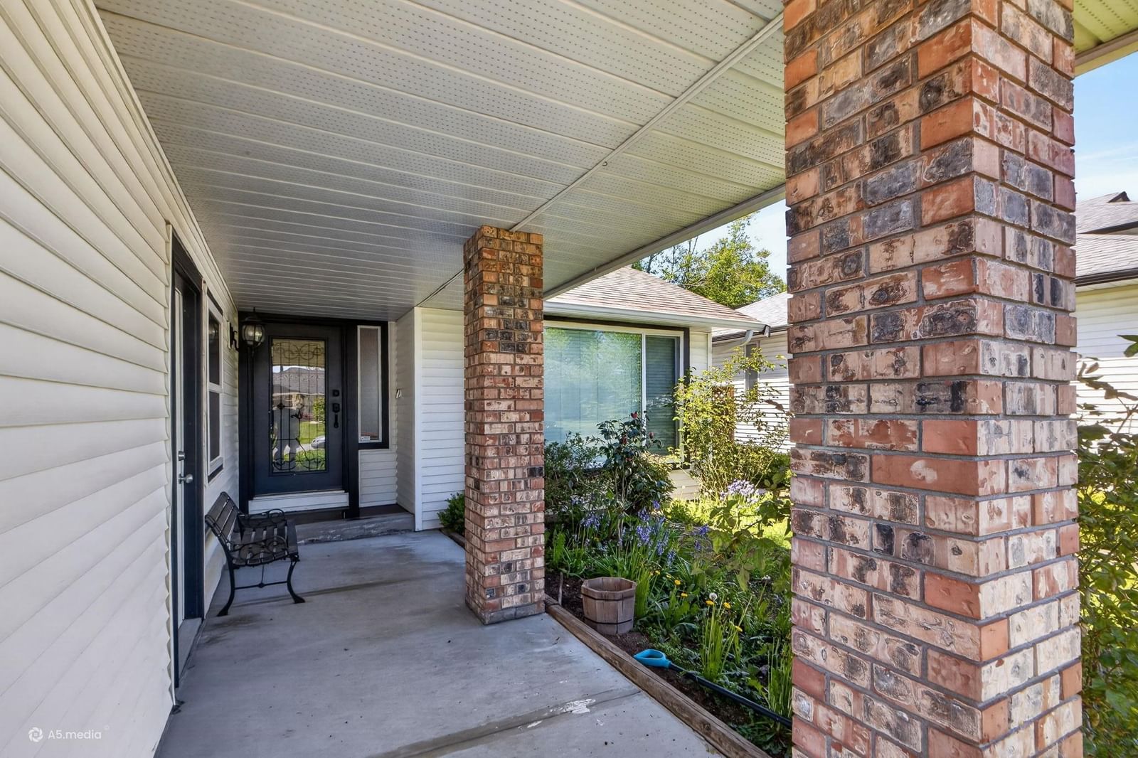 Listing Image 4