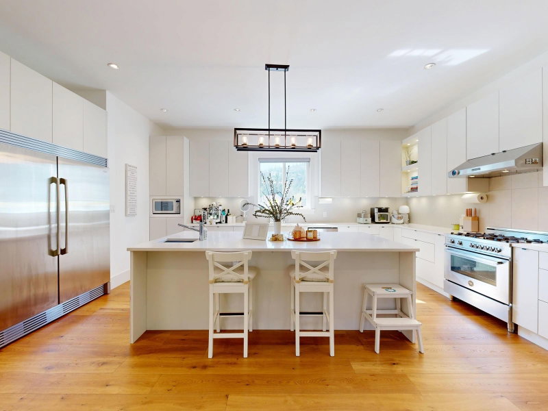 52 - 3295 Sunnyside Road