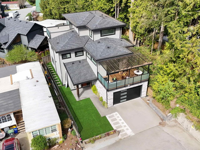 52 - 3295 Sunnyside Road