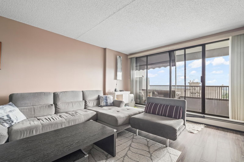 6595 Willingdon Avenue #1607, Burnaby, British Columbia
