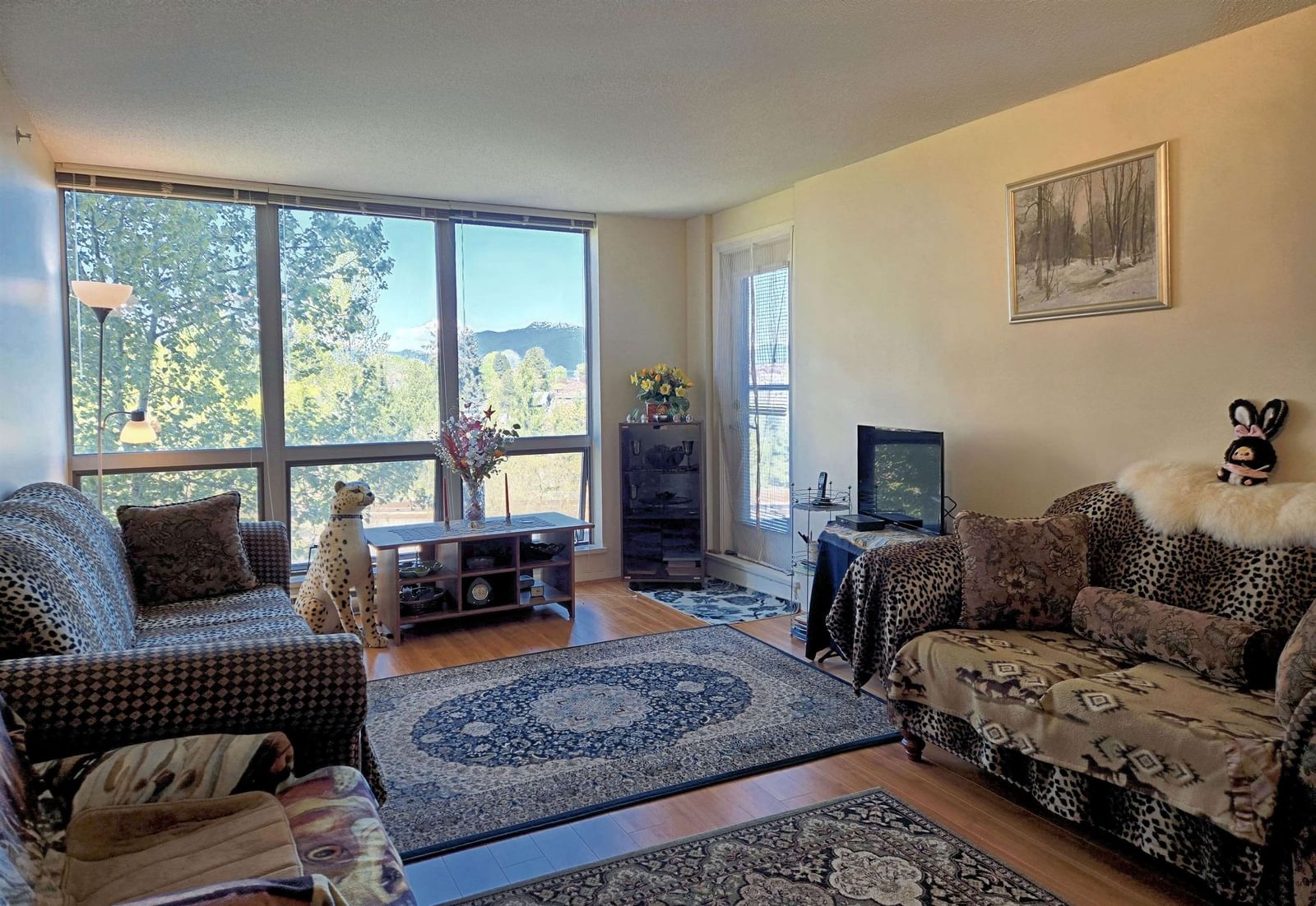 Listing Image 4