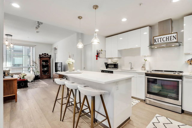 320 - 723 3rd Street W