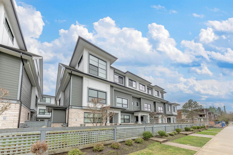 21 - 7168 Lynnwood Drive