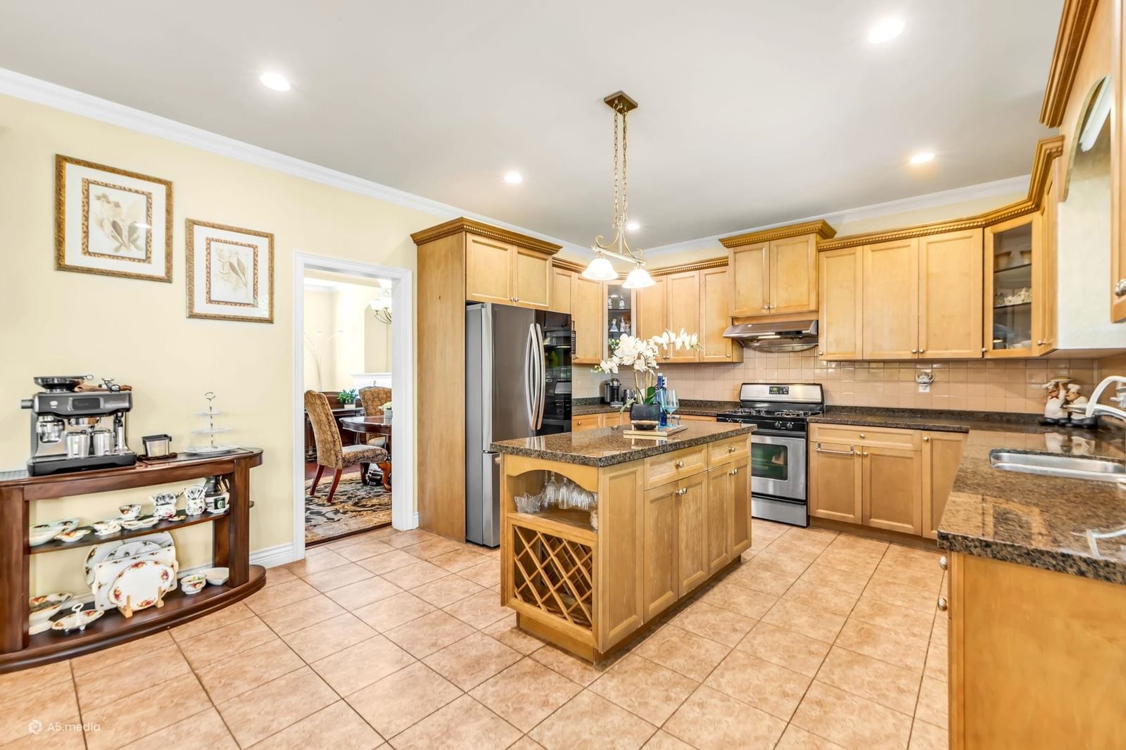 Listing Image 11