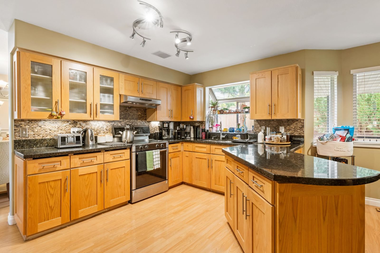 Listing Image 10
