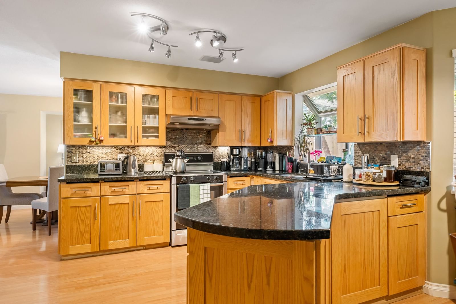 Listing Image 12