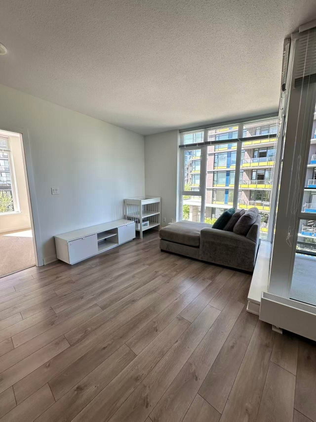 404 - 8940 University Crescent