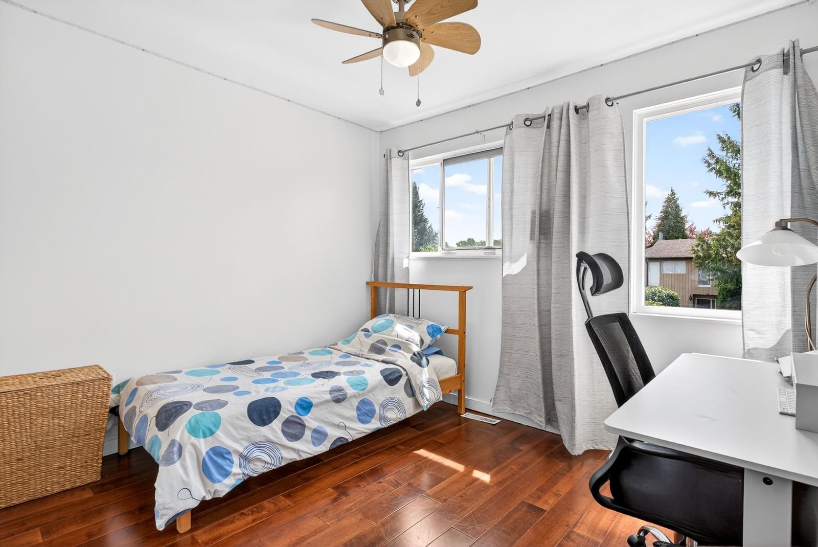 Listing Image 19