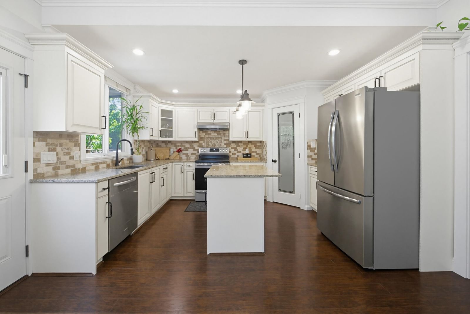 Listing Image 9