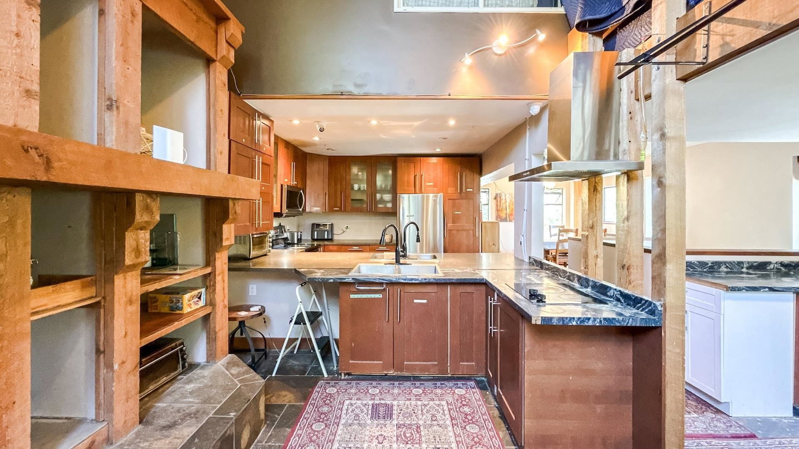 Listing Image 11