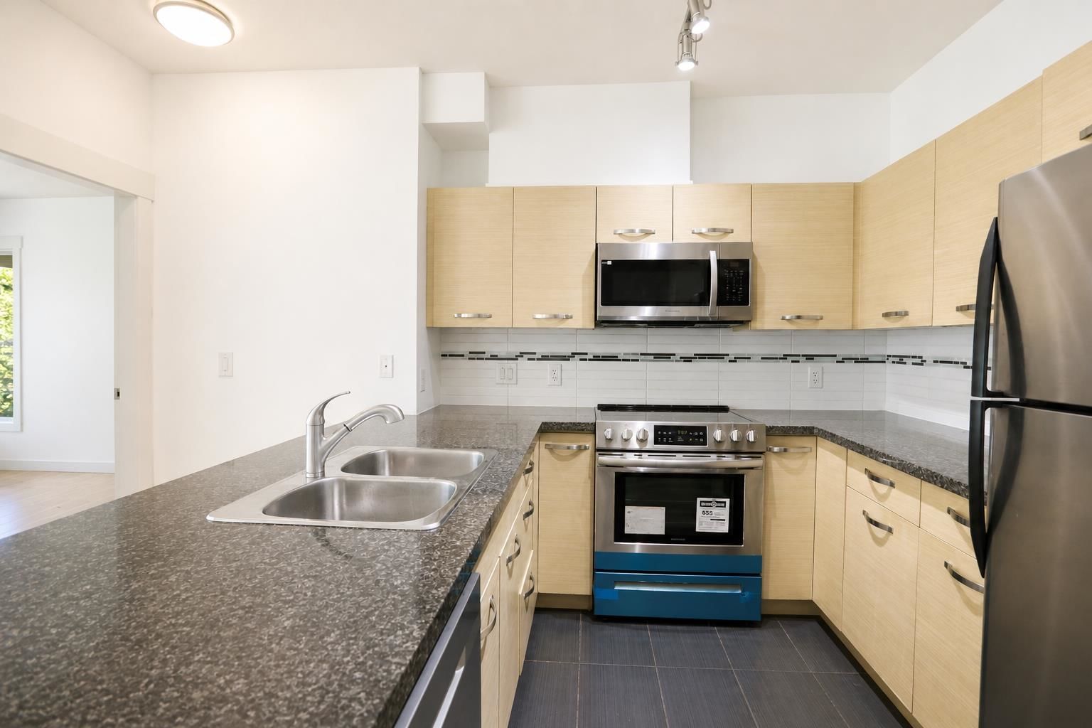 Listing Image 8