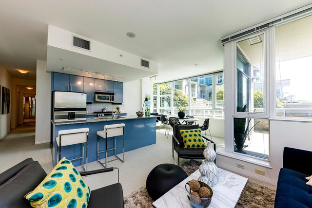 303 - 168 Esplanade E