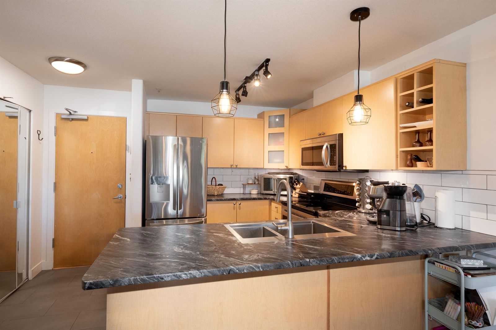 Listing Image 19