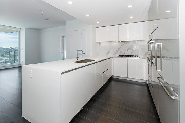 2407 - 2085 Skyline Court