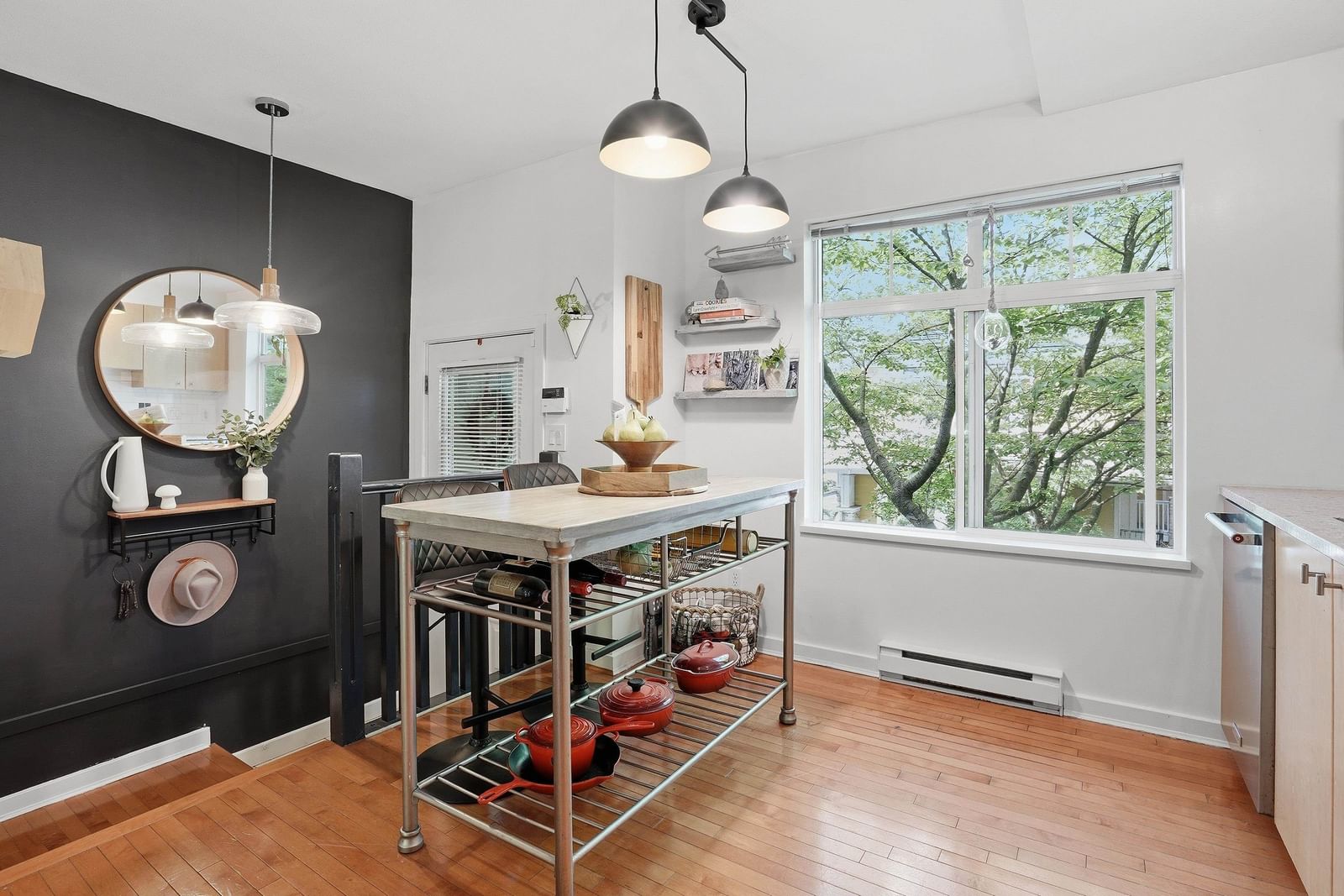 Listing Image 10
