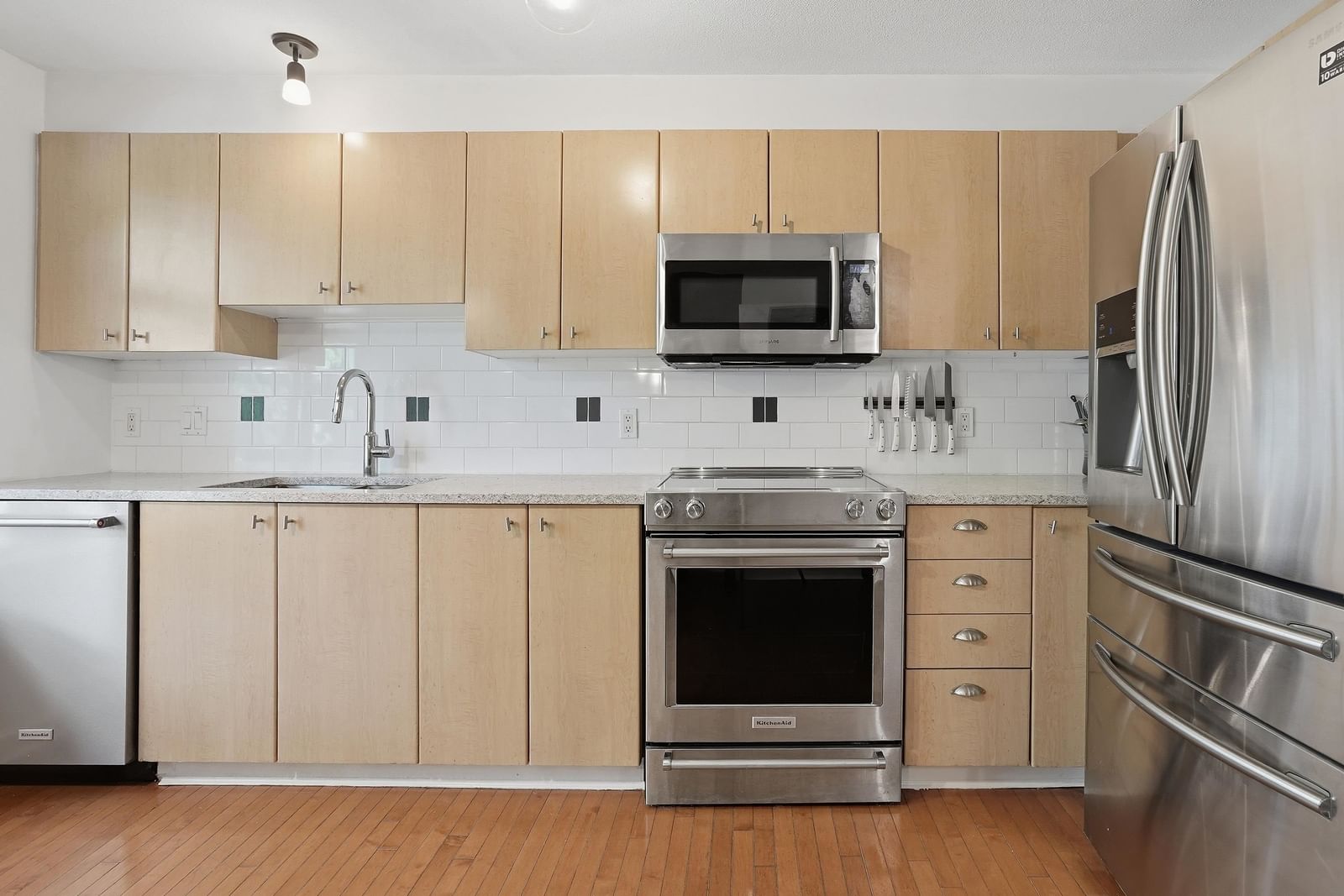 Listing Image 9