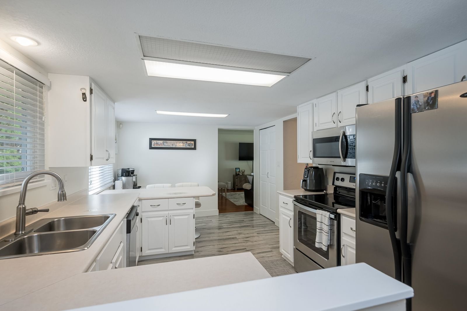 Listing Image 12