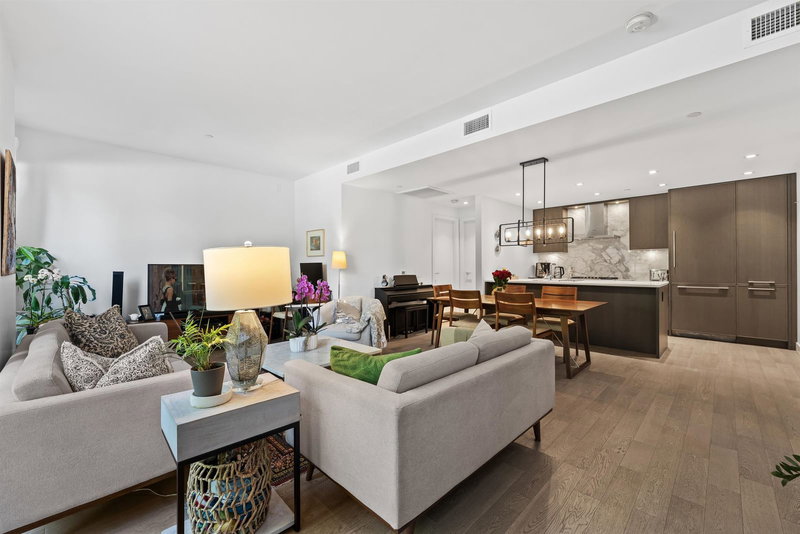 1055 Ridgewood Drive #103, North Vancouver, British Columbia