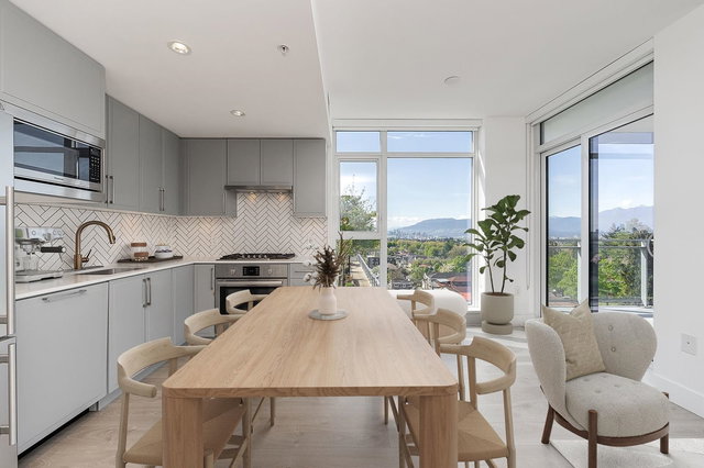 807 - 2435 Kingsway