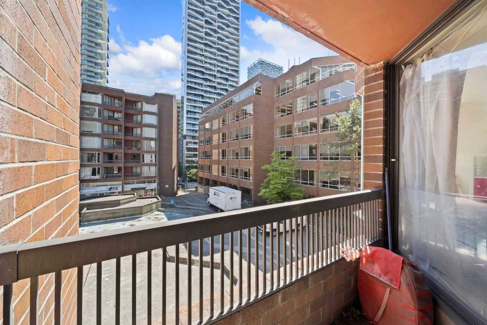 Listing Image 4